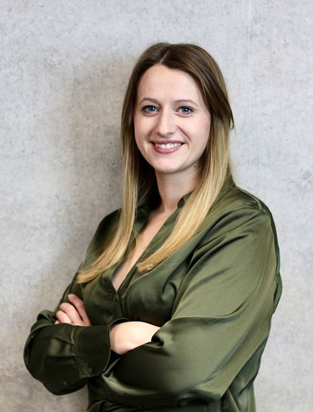 Frau Julia Eder