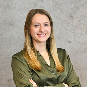 Frau Julia Eder